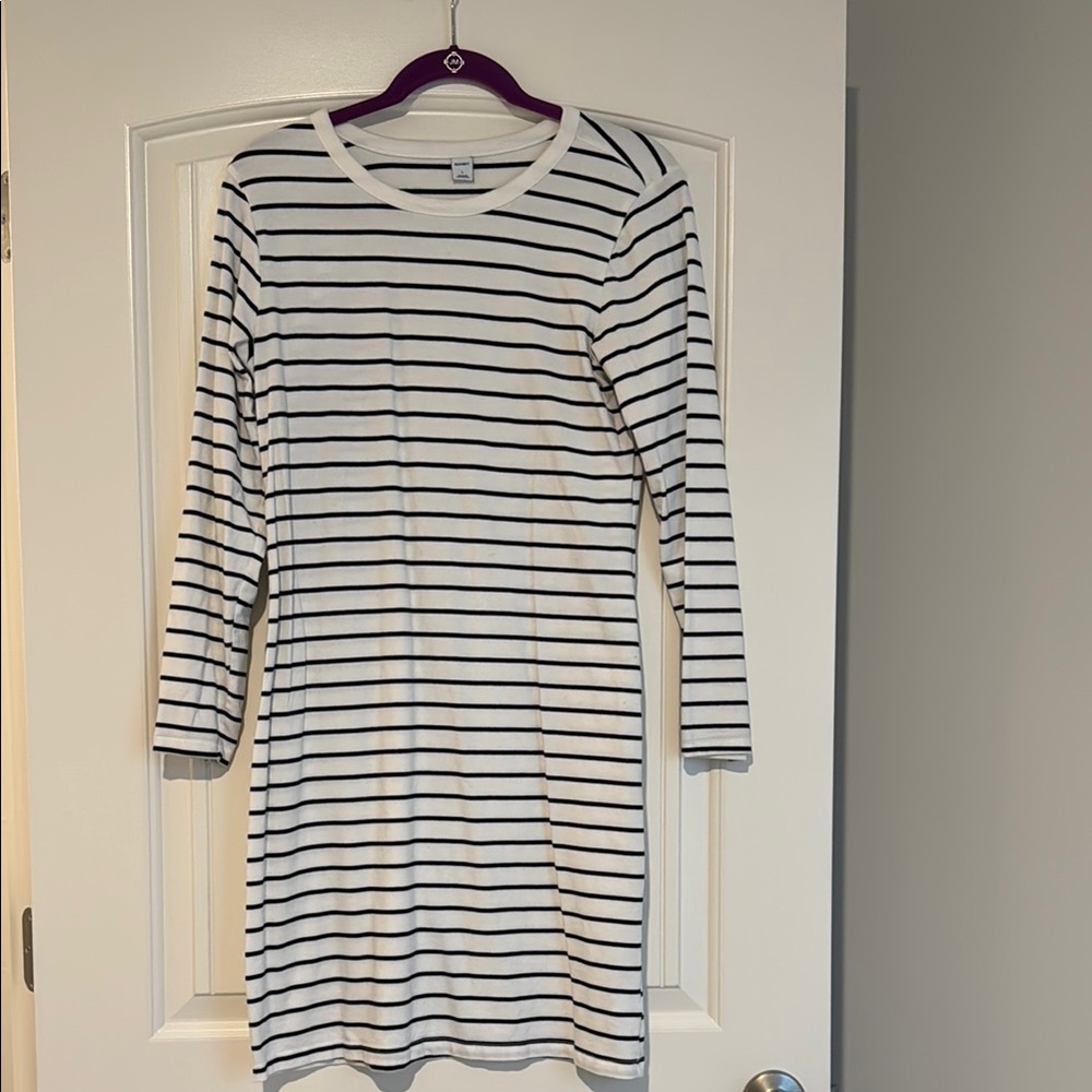 Old Navy Black and White Long Sleeve Sheath Dress